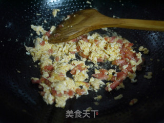 腊肠番茄蛋炒饭的做法步骤：2
