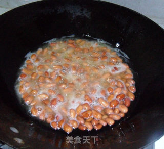 油炸花生米的做法步骤：3