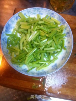芹菜土豆丝的做法步骤：4