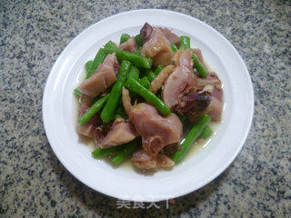 梅豆炒腊鸡腿的做法步骤：9