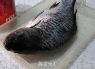 香辣焖鲫鱼的做法步骤：1