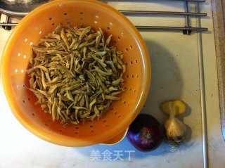 香辣小咸鱼的做法步骤：1
