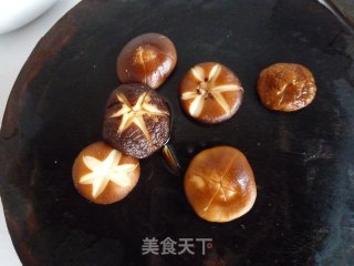 香菇木耳蒸鸡腿的做法步骤：2