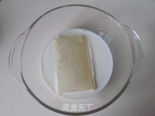 花瓣抹茶慕斯蛋糕的做法步骤：4