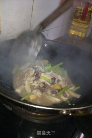 墨鱼烧芹菜的做法步骤：5