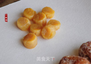 瑶柱花生米鸡脚汤的做法步骤：2
