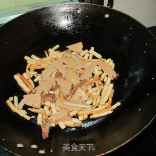 姜丝卤肉豆腐丝的做法步骤：4