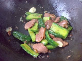 酱爆苦瓜熏鸭肉的做法步骤：8