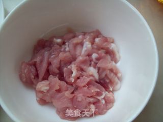 双椒秋葵肉丝的做法步骤：1