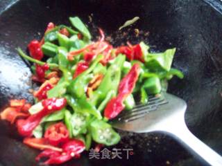双椒秋葵肉丝的做法步骤：6