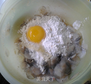 酥脆炸鱼鳞的做法步骤：1