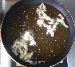 酥脆炸鱼鳞的做法步骤：4