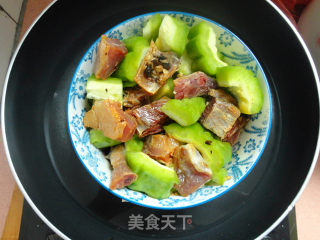 田园凉瓜蒸腊鸭的做法步骤：3