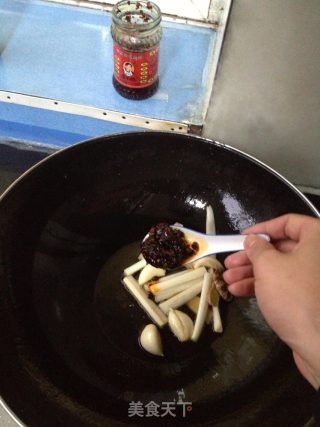 干锅牛蛙的做法步骤：9