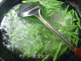 鸡蛋炒油豆角的做法步骤：6