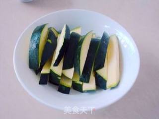 鸡汤蒸嫩南瓜的做法步骤：2