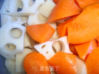莲藕猪手汤的做法步骤：4