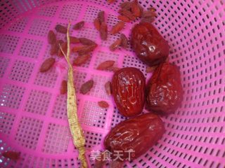 山参红枣鸡汤的做法步骤：2