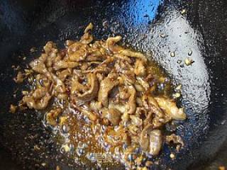 肉丝炒四棱梅豆的做法步骤：6