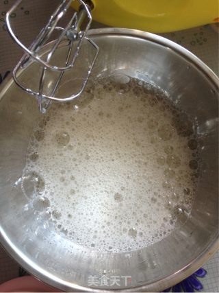 八寸心形戚风蛋糕的做法步骤：2