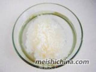 【枣香莲子银耳羹】--- 滋阴润肺去秋躁的做法步骤：1