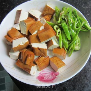 青椒酱香豆腐的做法步骤：1