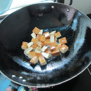 青椒酱香豆腐的做法步骤：2