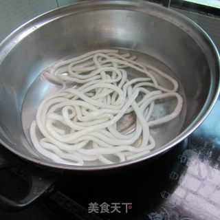 炝酸辣土豆粉的做法步骤：2