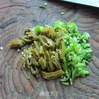 炝酸辣土豆粉的做法步骤：4