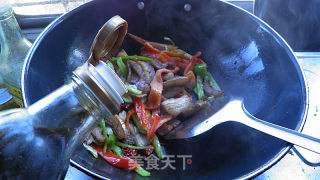 经典下饭菜----------家常小炒肉的做法步骤：5
