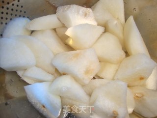 【药膳】银耳雪梨糖水的做法步骤：2