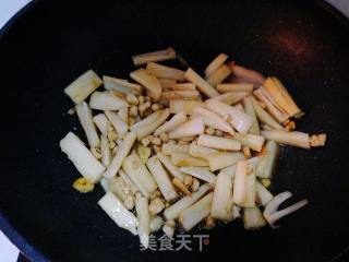 【腐竹炒藕条】----别样方法巧吃藕的做法步骤：7