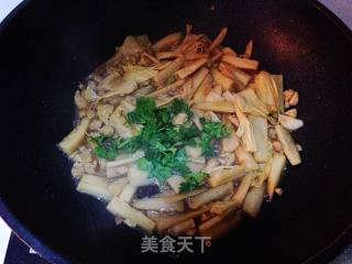【腐竹炒藕条】----别样方法巧吃藕的做法步骤：10