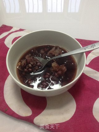 黑米红豆银耳粥的做法步骤：1