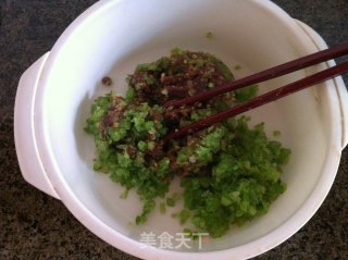芹菜肉馅锅贴的做法步骤：5