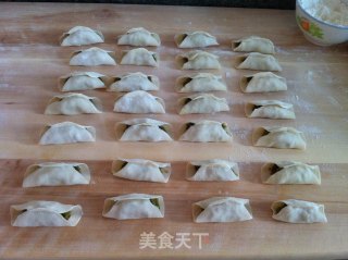 芹菜肉馅锅贴的做法步骤：7
