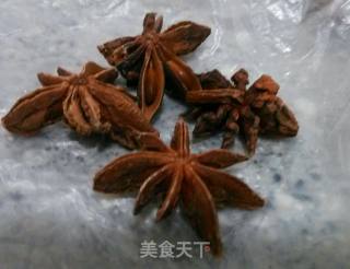 炆五花腩的做法步骤：3