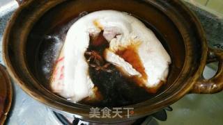 炆五花腩的做法步骤：4