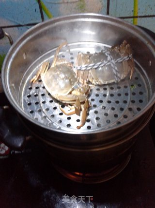 清蒸大闸蟹的做法步骤：2
