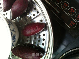 好看又好吃的小点心---紫薯球的做法步骤：2