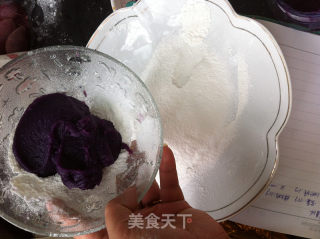 好看又好吃的小点心---紫薯球的做法步骤：5