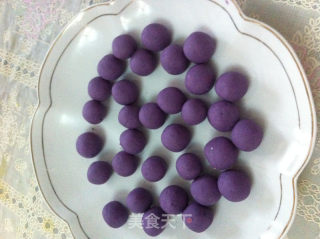 好看又好吃的小点心---紫薯球的做法步骤：7