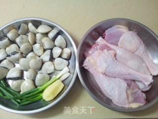 白贝蒸鸡腿的做法步骤：1
