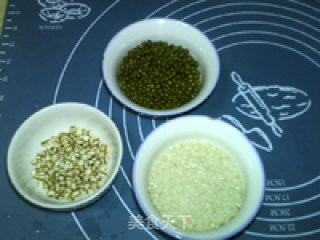绿豆薏米粥的做法步骤：1