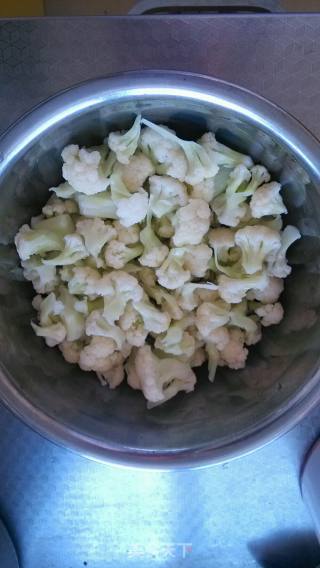 椒炒菜花的做法步骤：2