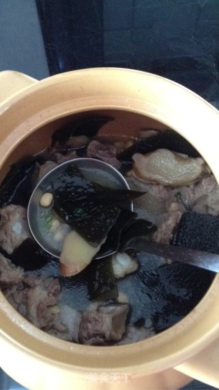 养生海带汤的做法步骤：1