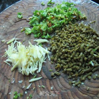 姜丝咸豆角的做法步骤：1