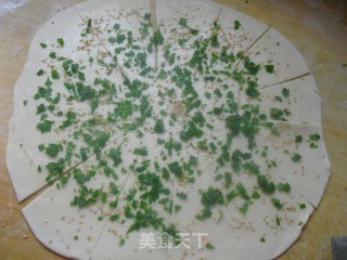 烫面葱花油饼的做法步骤：5