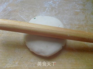 烫面葱花油饼的做法步骤：7
