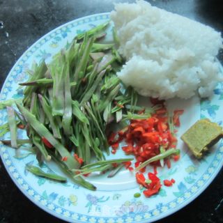 咖喱扁豆丝炒饭的做法步骤：2